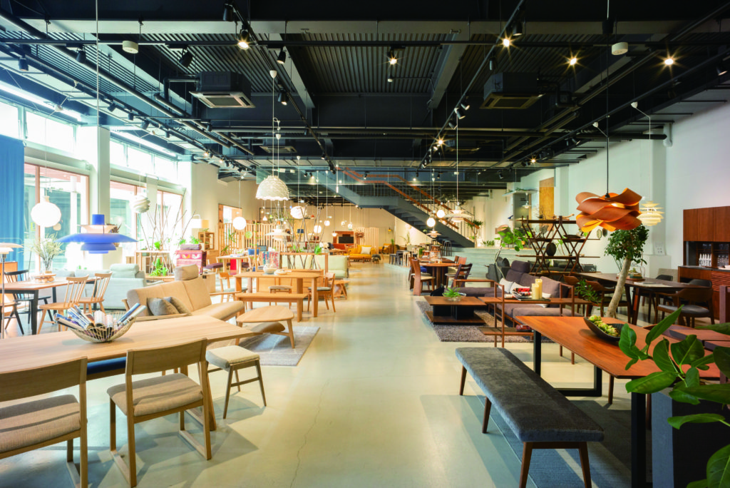 DEJIMASTOCKとのコラボ企画がスタート。第1弾は土井紀子の作品を展示販売。（8/11-9/20）